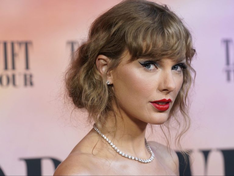 « The Eras Tour » de Taylor Swift atteint la première place au box-office et vise le record du film « Joker »