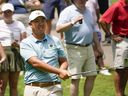 DOSSIER – Byeong Hun An frappe depuis le rough au septième trou lors du troisième tour du tournoi de golf St. Jude Championship, samedi 12 août 2023, à Memphis, Tennessee. An a été suspendu trois mois pour avoir violé les règles anti du PGA Tour. -Politique de dopage pour une substance présente dans les médicaments contre la toux vendus sans ordonnance en Corée du Sud.  Le PGA Tour a annoncé la suspension de trois mois mercredi 11 octobre.