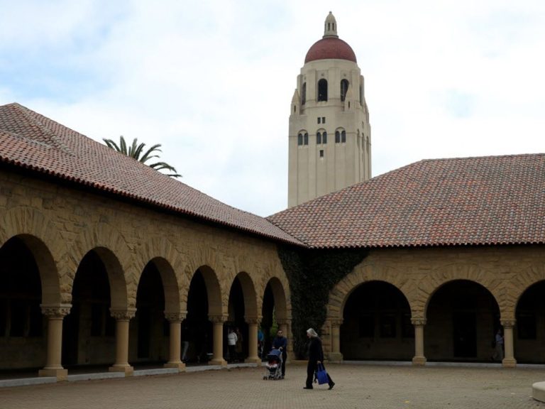 Stanford suspend un instructeur qui aurait interpellé des étudiants juifs à propos de la guerre entre Israël et le Hamas