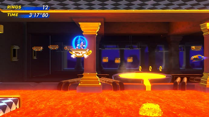 Sonic monte une plate-forme sur la lave lors d'un combat de boss