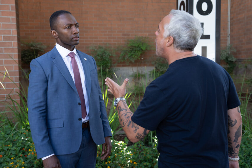 Jamie Hector dans le rôle de Jerry Edgar et Titus Welliver dans le rôle de Bosch dans « Bosch : Legacy »