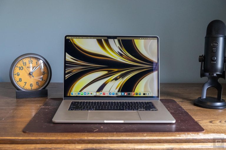 Le MacBook Air M2 15 pouces d’Apple est actuellement à 250 $ de réduction