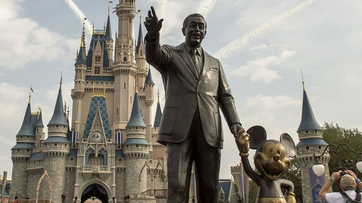 Après que Ron DeSantis ait repris le quartier spécial de Disney World, de nombreux employés réagissent de la même manière
