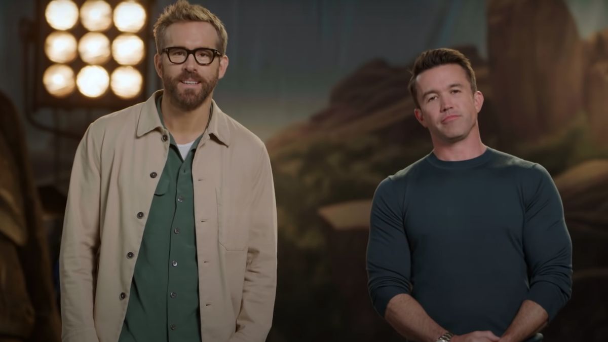 Après qu'une photo de Ryan Reynolds ayant l'air triste à côté de Taylor Swift soit devenue virale, son copain de Wrexham, Rob McElhenney, est intervenu avec une blague
