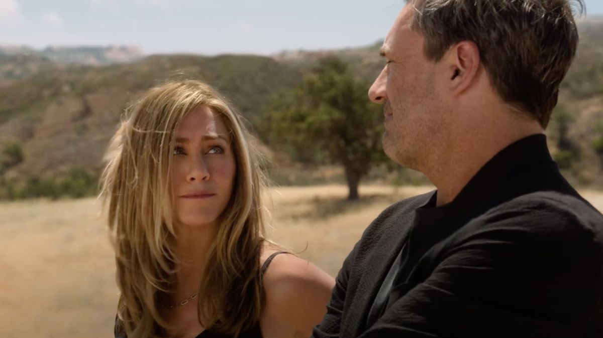 Jennifer Aniston talking to Jon Hamm in The Morning Show Season 3 Trailer