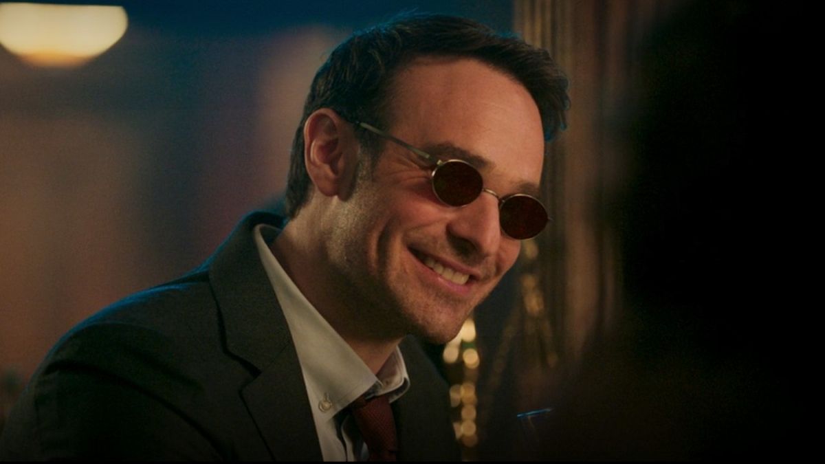 Charlie Cox as Matt Murdock in a bar chatting with Jen on She-Hulk