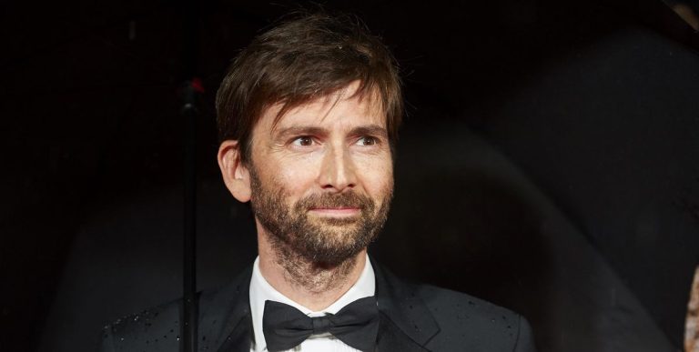 David Tennant fait preuve de solidarité envers les acteurs en grève après la question de Doctor Who
