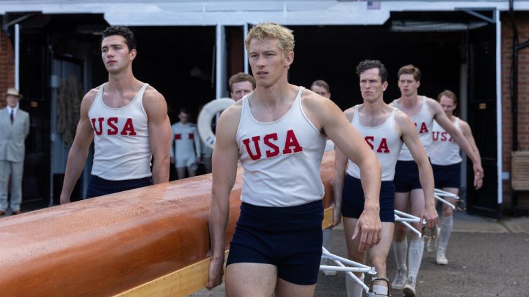 Découvrez l'histoire de l'équipe olympique d'aviron de 1936 dans la bande-annonce de George Clooney, The Boys In The Boat.
