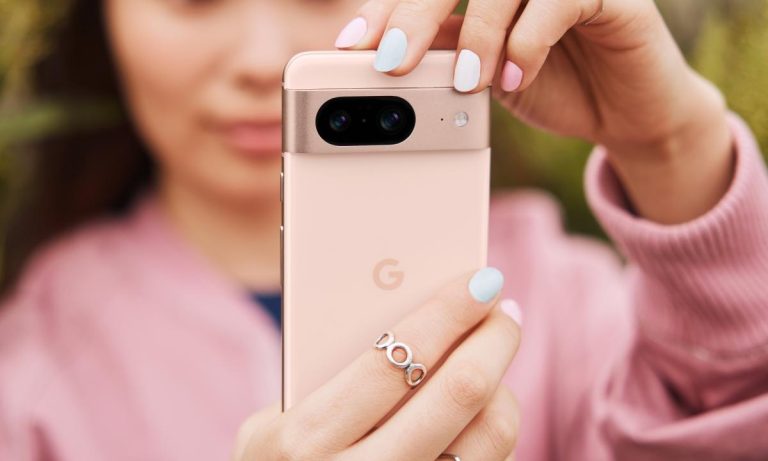 Google Pixel 8 face à la concurrence : le smartphone qui dure sept ans