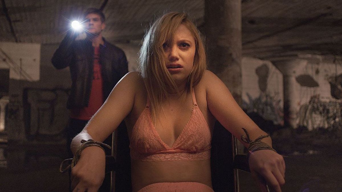 Maika Monroe in It Follows