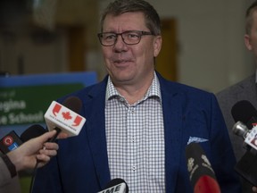 Le premier ministre de la Saskatchewan, Scott Moe, répond aux questions des médias lors d'un événement d'inauguration des travaux à l'Imperial School pour la nouvelle école à usage commun de North Regina, le mercredi 4 octobre 2023, à Regina.