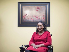 La députée néo-démocrate Sarah Jama pose pour un portrait chez elle à Hamilton, en Ontario, le mardi 13 mars 2018.