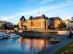 Le port intérieur et l'hôtel Fairmont Empress à Victoria, en Colombie-Britannique