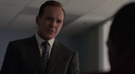 L'agent du SHIELD Phil Coulson met en garde le Congrès contre la menace des leurres modèles vivants