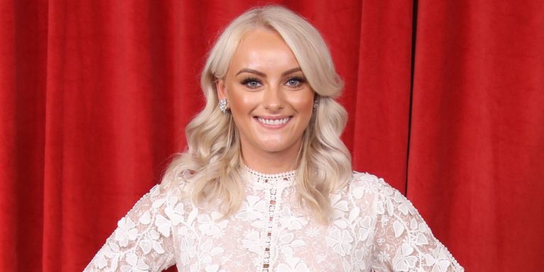 L'ancienne star de Coronation Street, Katie McGlynn, marque les quatre ans de la mort de Sinead Osbourne avec un message émouvant
