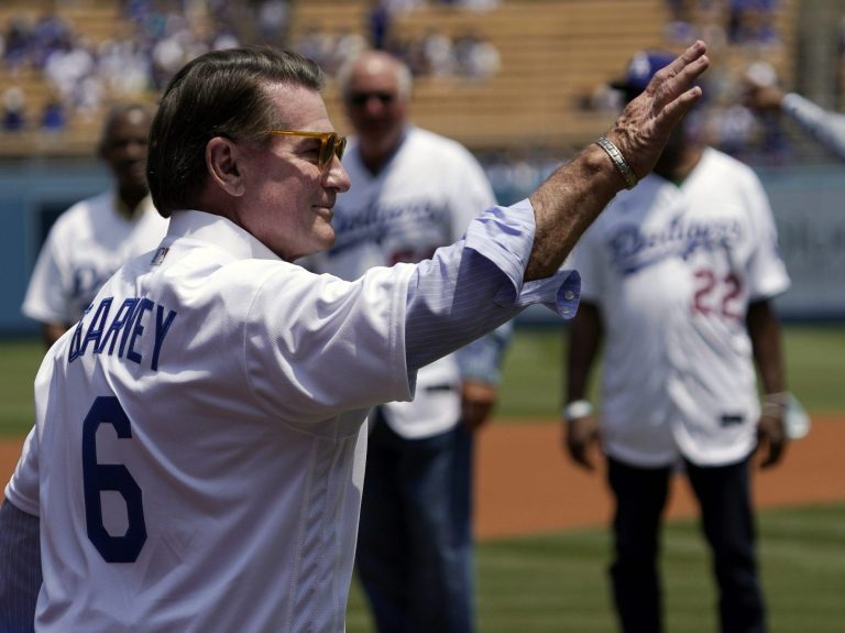 L’ancienne star du baseball Steve Garvey se présente au Sénat américain de Californie