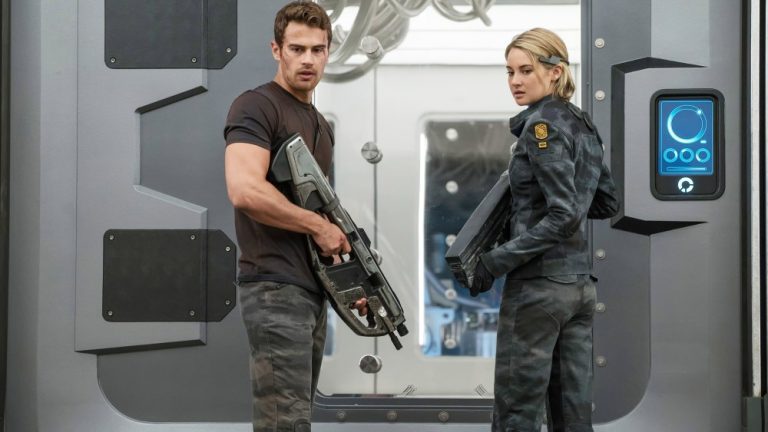 ALLEGIANT, (aka THE DIVERGENT SAGA: ALLEGIANT - PART 1), from left: Theo James, Shailene Woodley, 2016. ph: Murray Close / © Summit Entertainment / Courtesy Everett Collection