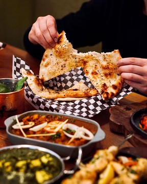 Un repas au Karma Indian Bistro à Vancouver