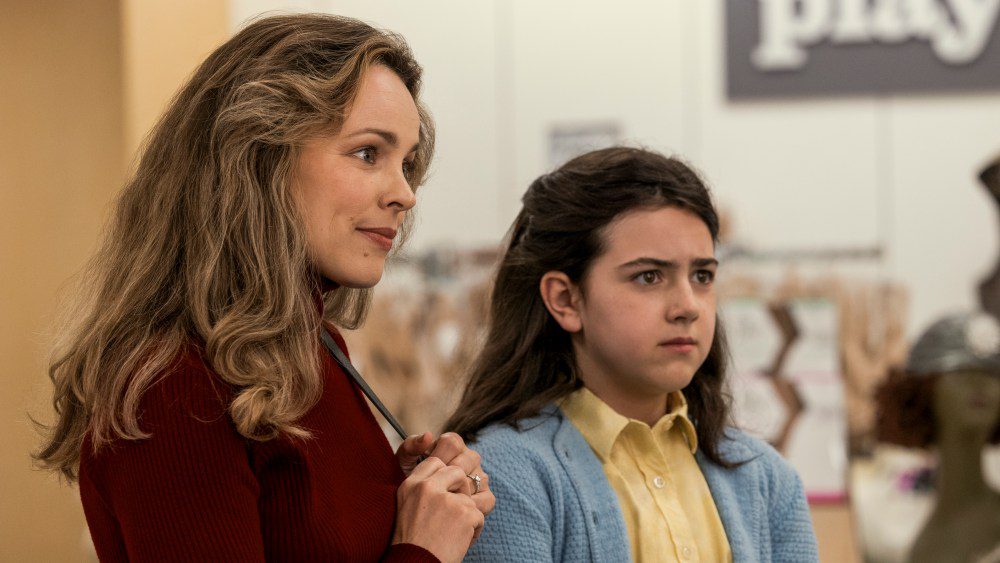 Rachel McAdams as Barbara Dimon and Abby Ryder Fortson as Margaret Simon in Are You There God? It’s Me, Margaret. Photo Credit: Dana Hawley