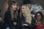 Taylor Swift et Brittany Mahomes regardent le match entre les Jets de New York et les Chiefs de Kansas City lors du Sunday Night Football.