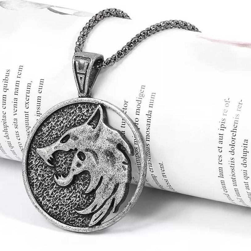 Le pendentif loup Witcher