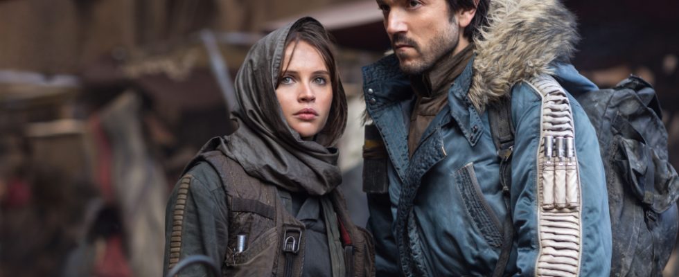 ROGUE ONE: A STAR WARS STORY, from left: Felicity Jones, Diego Luna, 2016. ph: Jonathan Olley /© Walt Disney Studios Motion Pictures / Lucasfilm Ltd. /Courtesy Everett Collection