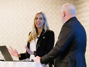 La ministre du Patrimoine canadien, Pascale St-Onge, et Frédéric Vanasse de La Presse Canadienne.