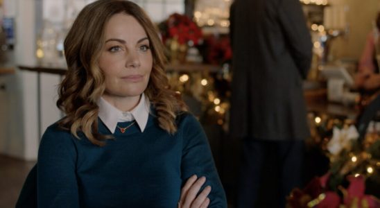 'MS.  Aperçu de Noël arrive en ville : le rendez-vous à l'aveugle d'Erica Durance a une tournure (VIDÉO)