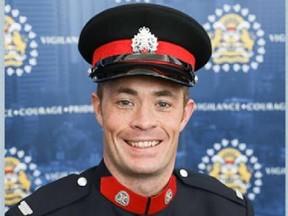 Le sergent de la police de Calgary.  Andrew Harnett