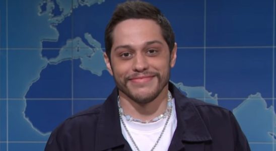 Pete Davidson dit que Lorne Michaels a envoyé le texte parfait après la propagation des rumeurs sur l'apparence de l'hébergement SNL