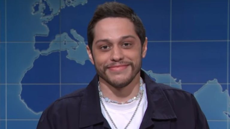 Pete Davidson dit que Lorne Michaels a envoyé le texte parfait après la propagation des rumeurs sur l'apparence de l'hébergement SNL
