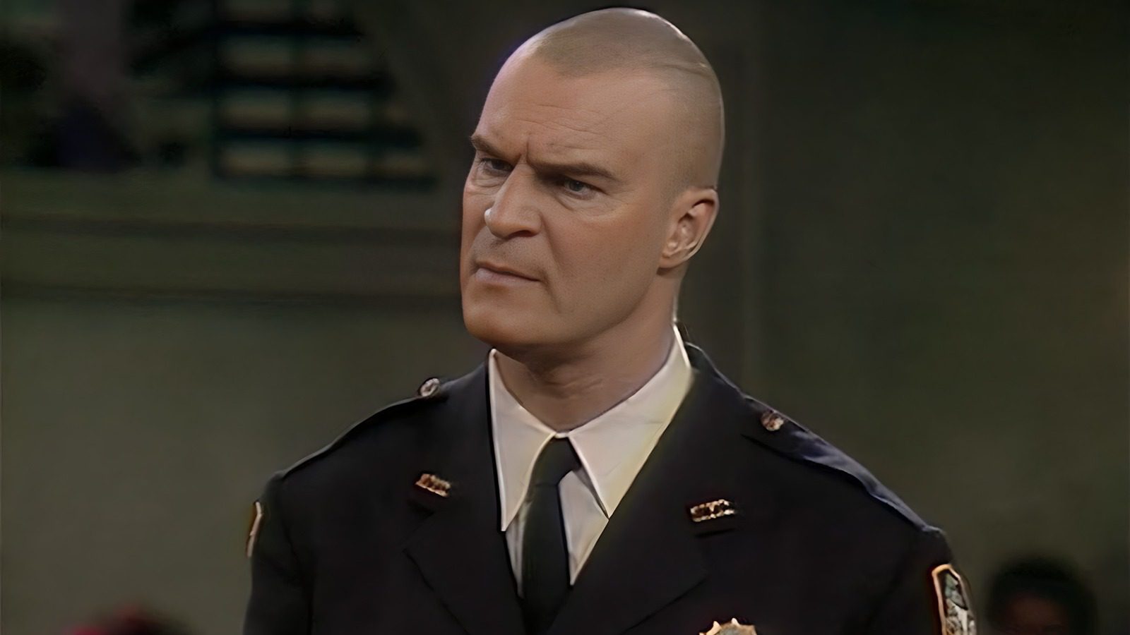 Richard Moll, star de Night Court et voix d'Harvey Dent, est décédé à 80 ans
