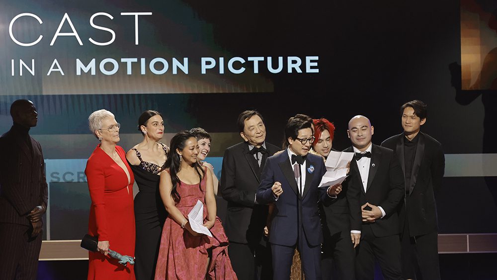 LOS ANGELES, CALIFORNIA - FEBRUARY 26: (L-R) Jamie Lee Curtis, Jenny Slate, Stephanie Hsu, James Hong, Ke Huy Quan, Andy Le, Brian Le and Harry Shum Jr. accept the Outstanding Performance by a Cast in a Motion Picture award for "Everything Everywhere All at Once" onstage during the 29th Annual Screen Actors Guild Awards at Fairmont Century Plaza on February 26, 2023 in Los Angeles, California. (Photo by Kevin Winter/Getty Images)