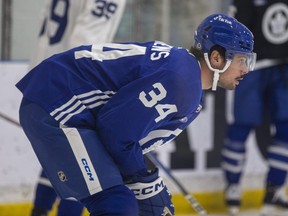 Auston Matthews des Maple Leafs de Toronto pendant le camp d'entraînement au Ford Performance Centre.