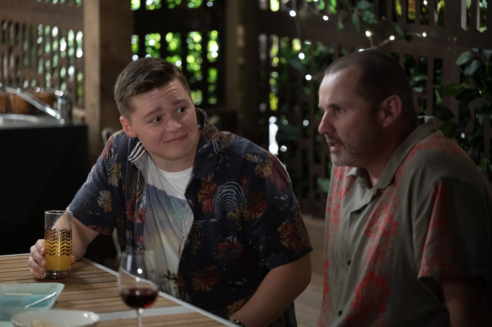 callum rebecchi et toadie rebecchi chez les voisins