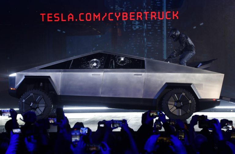 Tesla commence les livraisons de Cybertruck le 30 novembre