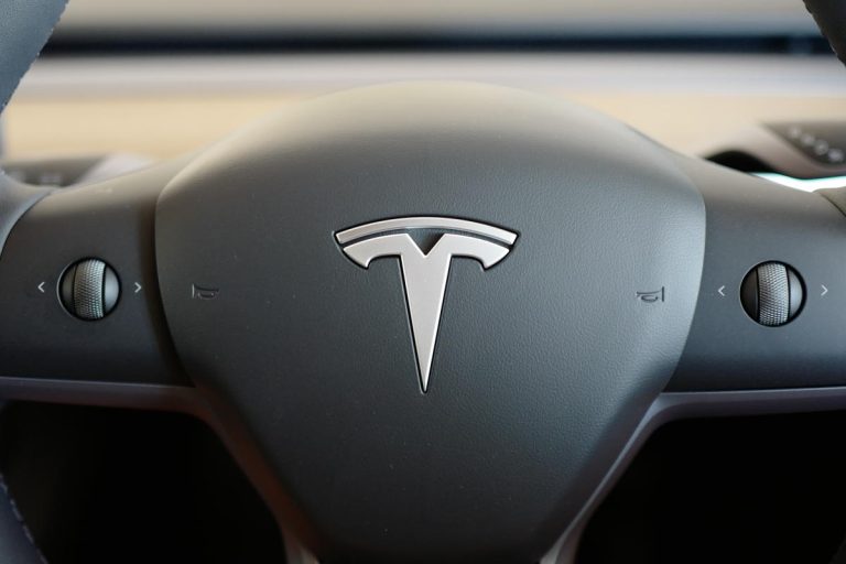 Tesla propose désormais un modèle Y à propulsion arrière à 43 990 $ aux États-Unis