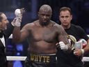 Le Britannique Dillian Whyte célèbre sa victoire dans un match de boxe poids lourd contre le Polonais Mariusz Wach à la Diriyah Arena, à Riyad, en Arabie Saoudite, le samedi 7 décembre 2019. Le match revanche des poids lourds de Dillian Whyte contre Anthony Joshua a été annulé après le retour de Whyte 