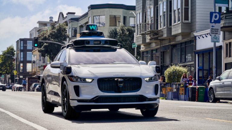 Uber commence à proposer des trajets Waymo entièrement autonomes à Phoenix