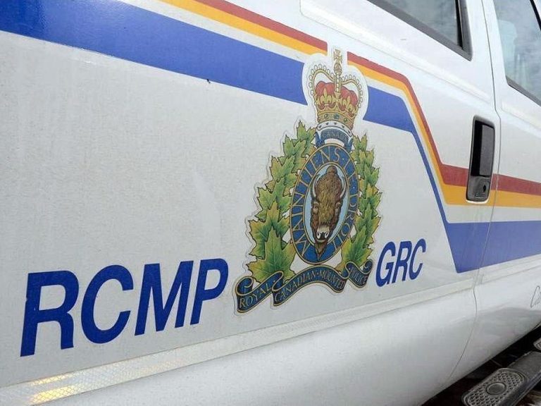 Un accident impliquant un seul véhicule dans une région rurale de l’ouest de l’Alberta tue deux jeunes adolescents