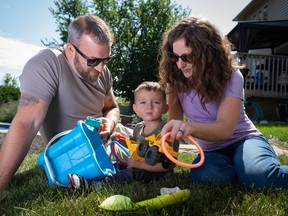 Greg Hanniman, Marli Nicol et leur fils Aleksandar