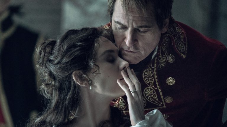 Vanessa Kirby règne sur le cœur de Joaquin Phoenix dans la nouvelle bande-annonce de Napoléon de Ridley Scott
