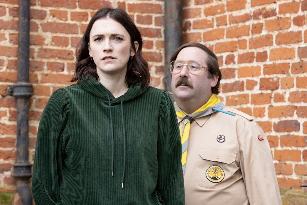 Charlotte Ritchie comme Alison, Jim Howick comme Pat, fantômes saison 5