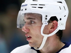 Ville Heinola pendant le camp d'entraînement des Jets de Winnipeg le mercredi 4 octobre 2023. KEVIN KING/Winnipeg Sun