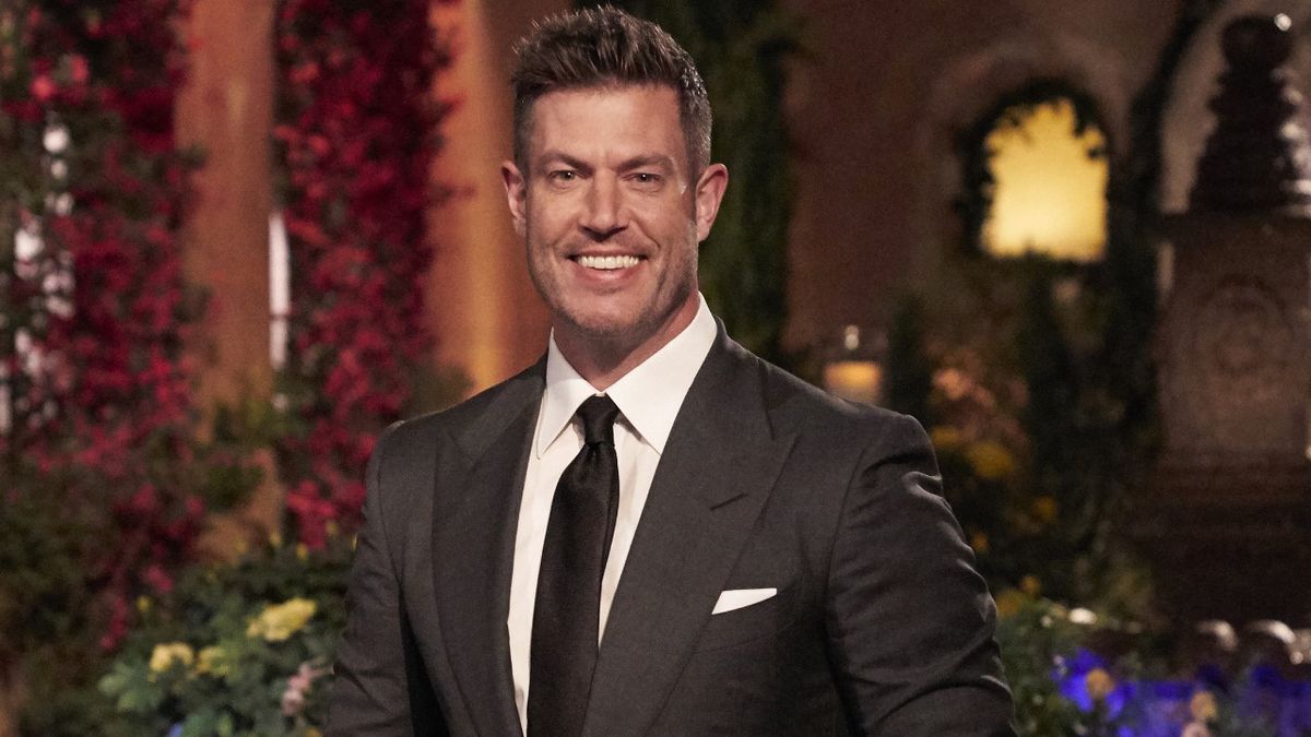  Y aura-t-il une Bachelorette dorée ?  L'animateur Jesse Palmer se prononce sur un éventuel spin-off
