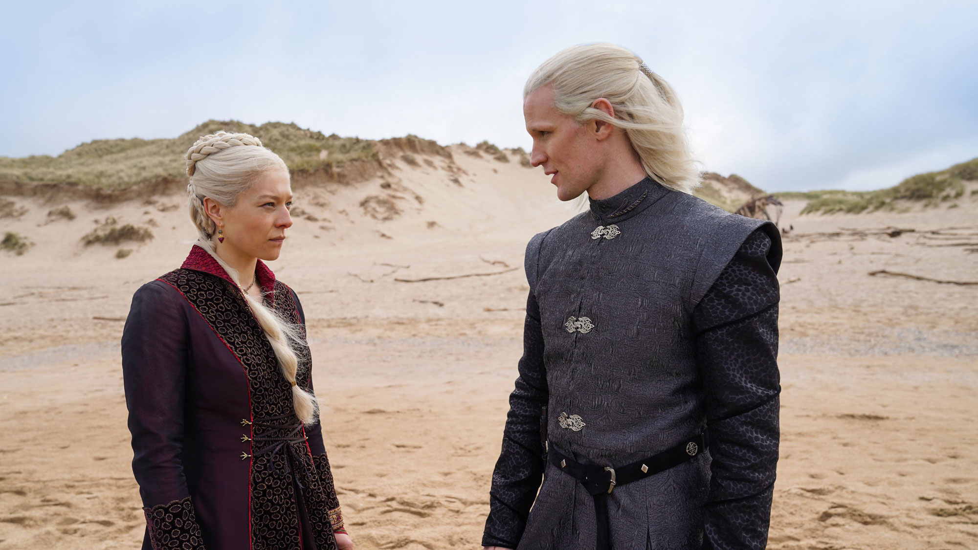 Emma D'Arcy dans le rôle de la princesse Rhaenyra Targaryen et Matt Smith dans le rôle du prince Daemon Targaryen dans House of the Dragon