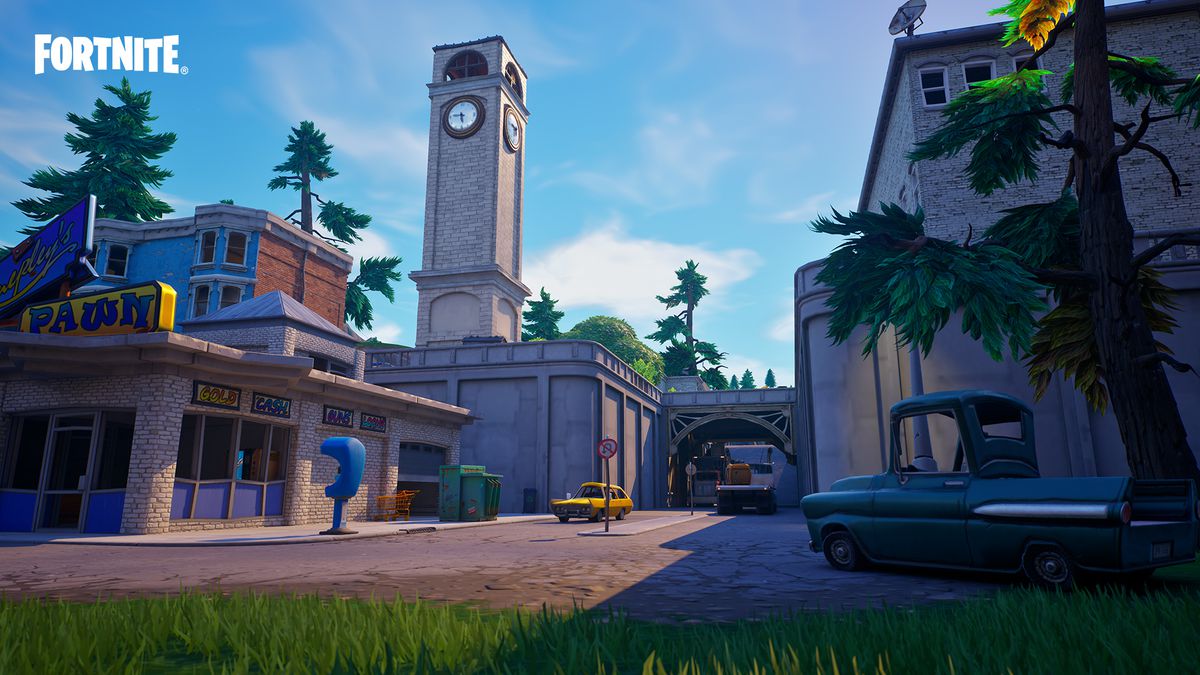 La place endormie des Tilted Towers à Fortnite, sans joueurs