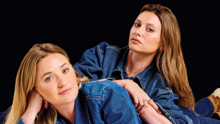 Aly et AJ parlent de jouer dans la salle de leurs rêves, de réinventer leur son et de passer du temps loin des projecteurs : "Cela nous a sauvés"
