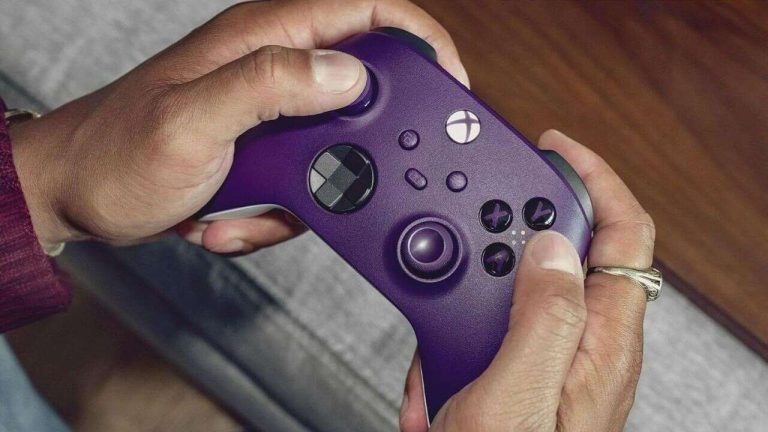 Économisez gros sur la nouvelle manette Xbox Astral Purple
