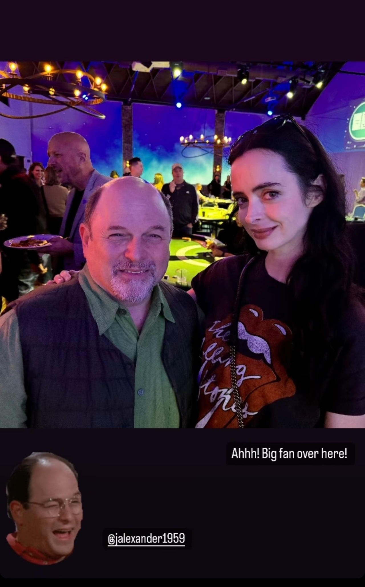 Krysten Ritter posant avec Jason Alexander